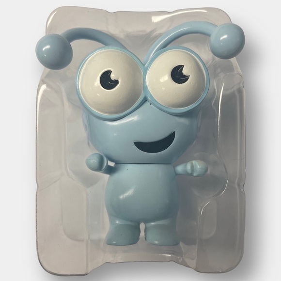 Cricut Cutie Blue Collectible Vinyl Figure Charm - Picture 2 of 3